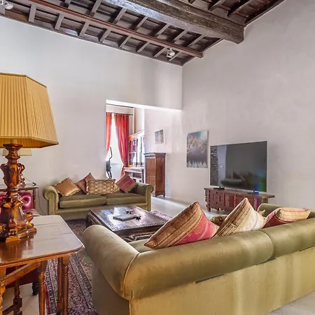 Iflat Pantheon Elegant 3-bedroom Apartment