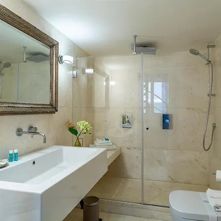 Iflat Pantheon Elegant 3-bedroom Rome