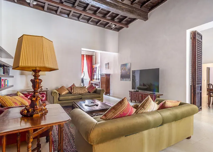 Iflat Pantheon Elegant 3-bedroom Lägenhet